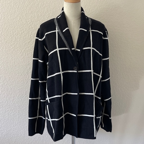 0316 - Women’s L Black Jackquard One Button Sweater with Pockets - Picture 2 of 3